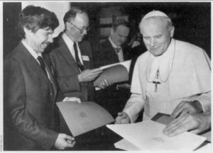 Stephen Jay Gould meets Pope John Paul II